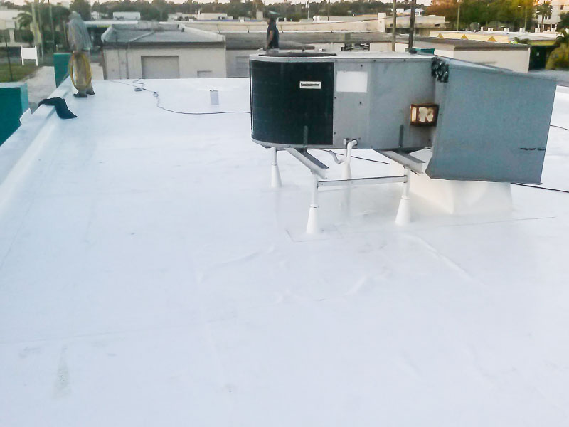 commercial roofing contractor in Sarasota, FL
